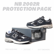 100% BNIB Sepatu Sneakers Olahraga Pria-new-balance-2002R 2002R Pritection Pack Suede Black Grey Siz