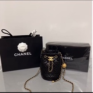 CHANEL 香奈兒《全新》24/25工坊系列金球水桶包｜超人氣收藏款｜附購證全配