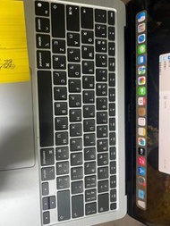 MacBook Air M1/8G/256G A2337 13吋 店家保固七天至三個月 可以詢問店家 二手 中古 全新 整新機 備用機 選擇適合你的商品 歡迎你購買 詳細看好內容 有影片 有照片 考慮再三 喜歡在下單 不勉強不強迫