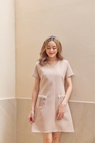(Pre order)Amira dress from techinee_brand(เดรสสีพื้นแขนสั้นกระเป๋าดอกไม้)