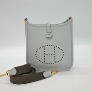 【配件齊全♥️CP 推薦】Hermes 愛馬仕 Mini Evelyne16 伊芙林 16  聖杯藍 淺藍色 牛皮 TC 金扣 斜挎包 單肩包 B 刻 2024