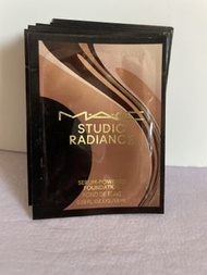 MAC Studio Radiance 精華粉底液