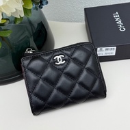 Ch/a/n/el's new model of multi-functional folding pencil case is available. Dimensions: 11.5 * 9 * 2