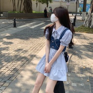 ชุดสูทแฟชั่นสตรี ชุดเดรสเชิ้ตแขนพองสีฟ้าอ่อน ชุดเอี๊ยมยีนส์ เดรสกระดุมและเสื้อกั๊กชุดสองชิ้น ปกเสื้อ