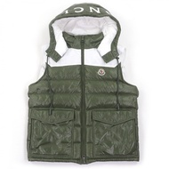 狀況極佳 □ MONCLER Genichi Gilet Born to Protect 2021 款，帶帽羽絨背心，帶 logo 貼片，卡其色，2 碼，正品，男款