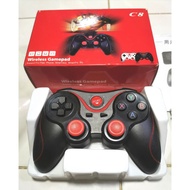 C8 Joy Pad Bluetooth Game Joystick For Smartphones Size 4.5-5.5 Inches (Black/Red)