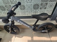 Strider 兒童平衡車