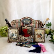 愛麗絲夢遊仙境桌面收納盒、刷架、化妝品架、美容盒