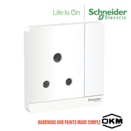 Schneider Switched socket AvatarOn, 3P, 15A, 250V, 3 Round Pin White