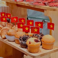 SET of 100c Toothpicks with Red Flag and Yellow Star Vietnam Mini Plugs for Decorating Cakes, Drinks