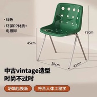 乳酪椅子 創意ins家用塑膠餐椅 簡約中古餐椅 奶油風靠背凳子（平行進口）（快遞送貨上門）