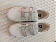 Veja 兒童魔術貼運動鞋