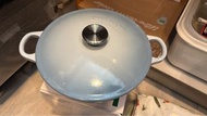 Le Creuset 藍色橢圓鑄鐵鍋