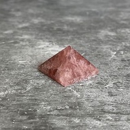 水晶金字塔-草莓晶 青金石 黃虎眼 灰月光 辦公室裝置擺飾