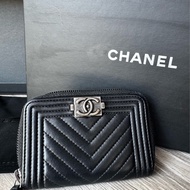 《CHANEL》香奈兒Boy復古銀扣ㄇ字型零錢包/卡夾
