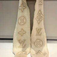LV 米白底金蔥老花球球圍巾