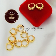 Small croissant loop earrings