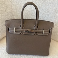 愛馬仕Birkin25大象灰銀扣Togo皮，配經典鎖鑰匙也太戳心巴了🤎