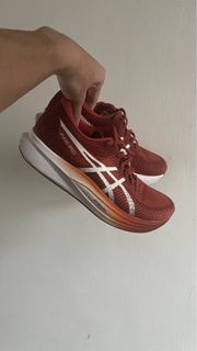 ASICS Magic speed 3 (size 42)