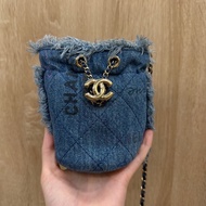 Chanel 牛仔藍菱格紋迷你斜背水桶包