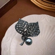 Exquisite Retro Hollow Leaf Leaves Brooch shine Rhinestone  Pearl Leaf Brooch Popular Accessories