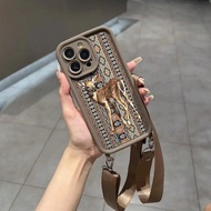 ปกป้องการตก ลาย CD ลายกวางวาด สายห้อยคอหนาทอมือ วัสดุสายสะพายยาว กรณีโทรศัพท์ สำหรับ IPhone 14, 14 P