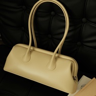 Korean-style horizontal shoulder bag with clip closure - EUNICE