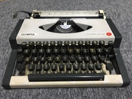 (RetroManiaTHAILAND)เครื่องพิมพ์ดีดภาษาไทย Olympia Traveller de Luxe เครื่องพร้อมใช้