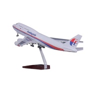 Boyin B747-4 Malaysia Aircraft Model Malaysia Simulation Passenger Aircraft Assembly with Wheels 47c