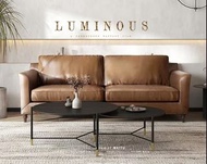 美式簡約型格進口頭層中厚牛皮,真皮隻人梳化,選用進口頭層牛皮打造,質感超好,全實木框架,高密度高回彈海綿.坐感超舒適.係一張型格又舒適好坐的型格真皮梳化.有單座位,雙座位,三座位選擇:三座位:208X