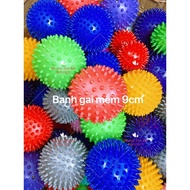 9cm hard spike ball - 1 random color ball - practice ball