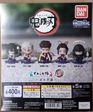 全新 鬼滅之刃 鬼殺隊 柱合會議 坐姿 小隊 vol.4 有地台坐下 盒蛋 扭蛋 一套5款 風柱 不死川實彌   岩柱 悲鳴嶼行冥 蛇柱 伊黑小芭內 蟲柱 蝴蝶忍 霞柱 時透無一郎，（vol.2+3+