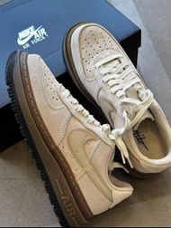 Nike Air Force 1 Luxe 板鞋 米色