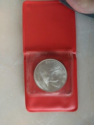 星加坡1974年10元銀幣一枚。5元平郵