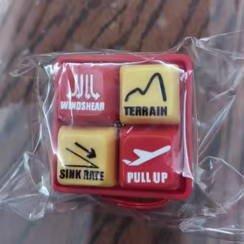 1/2Pcs B737 Warning Sound Airplane Keychain Emergency Pendant Alert Boeing Airplane Commercial Aircr