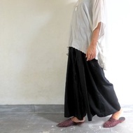 ブラック/紐で絞ってウエスト調節するワイドパンツ
