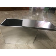 Aluminum bread tin with sliding cover