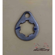 LC135/ Y15/ FZ150 Holder Drive sprocket/ Clip Sprocket Depan 100% Original Yamaha (Not Copy) 1S8-E74