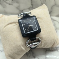 GUCCI  1921黑色經典時尚 珠寶錶手鍊錶女錶/YA130402