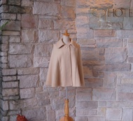 【優雅斗篷外套】焦糖卡士達色，內襯為歐洲吉維尼風格印花