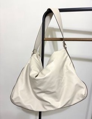 Uniqlo :C 澎軟肩背包
