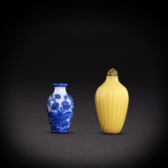 Two glass snuff bottles, Qing dynasty, 19th century | 清十九世紀 黃料花瓣型鼻煙壺 及 白地套藍料花卉紋鼻煙壺