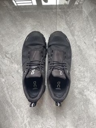 ON Women’s Cloud 5 Waterproof Black Sneakers