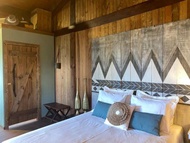 Pine Lodge - direct train to Porto