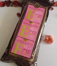 มาดามเฮง สบู่วิตามินอี พลัส อโรเวรา (สีชมพู) Plus Aloe Vera Vitamin E Soap Of Madame Heng 150g. x 3pcs.