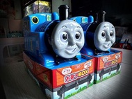 Thomas 湯瑪士小火車 車 錢罌存錢罐 錢箱 玩具 裝飾 擺設 兒童 小朋友 男童 女朋友 男朋友 生日 聖誕 禮物 （👀眼珠可動、車尾可打開放糖果、小禮物、散紙）中size 19x17cm