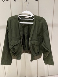 🇯🇵日本品牌mysticミスティック軍綠色短版飛行夾克外套🧥二手休閒拉鍊 日本購入