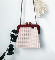 米紅縫線 木口金包 手拿包 化妝包 肩背包 隨身包 手機包