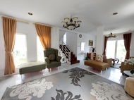 Rumah 200 m² dengan 4 kamar tidur dan 4 kamar mandi pribadi di Cikujang (Villa Puncak at Kota Bunga 