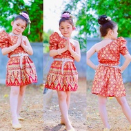 ชุดไทยเด็ก ชุดไทยเด็กผู้หญิง ชุดไทยเด็กหญิง ชุดผ้าไทยเด็ก ชุดไทยเด็กอนุบาล เสื้อเปิดไหล่แต่งลูกไม้แขนฟู+กระโปรงจีบหน้า